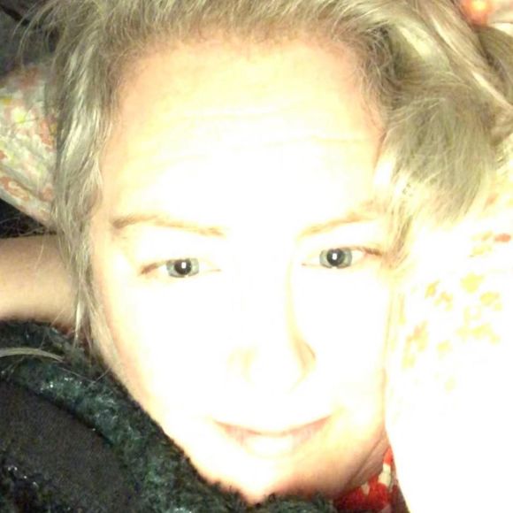 Meet your Posher, Laura - Picture 1 of 1